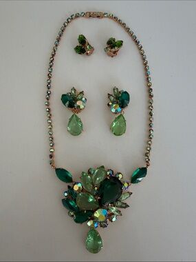 VINTAGE Set 60's Unsigned Green AB Choker Pendant Necklace & Earrings READ Flaw